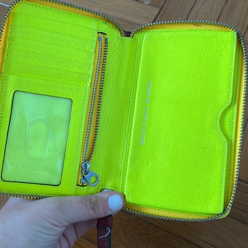 Floral Marc by Marc Jacobs wrist wallet. - Picture 3 of 3